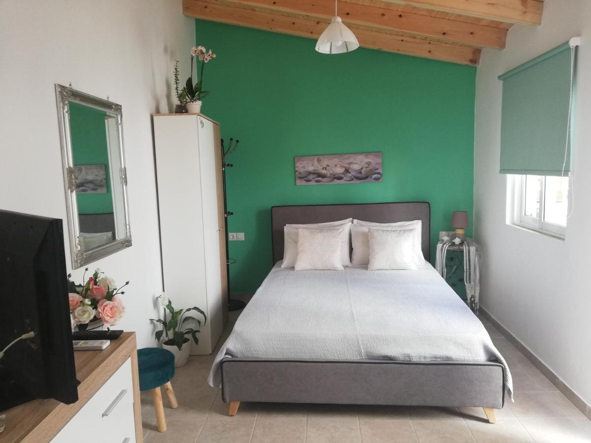 Small Studio With Yard La Canea Exterior foto